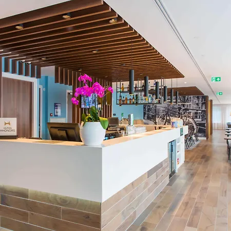 Hampton By Hilton Centre East 4*