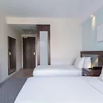 Hampton By Hilton Centre East Hotel 4*