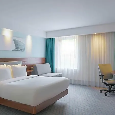 Hotel Hampton By Hilton Centre East 4*