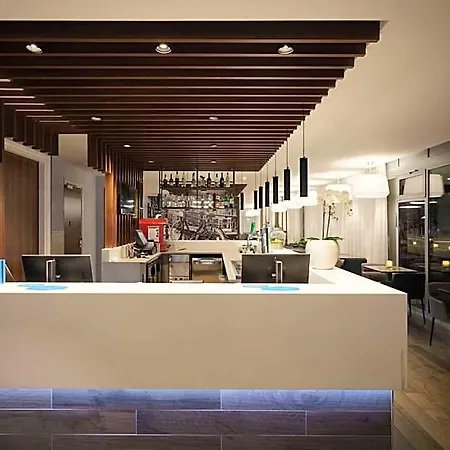 Hampton By Hilton Centre East 4*
