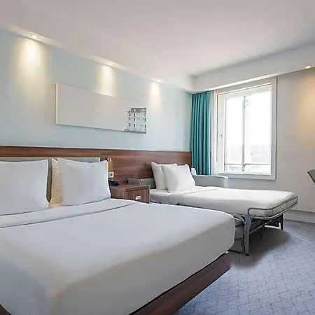 Hampton By Hilton Centre East Hotel 4*