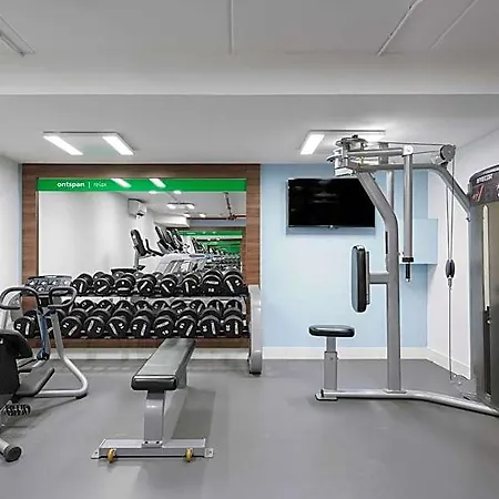 Hampton By Hilton Centre East Hotel 4*