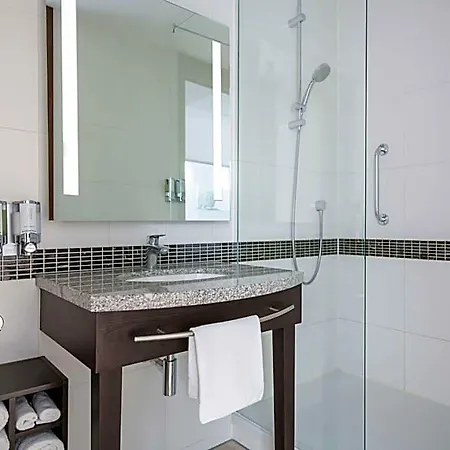 Hotel Hampton By Hilton Centre East 4*