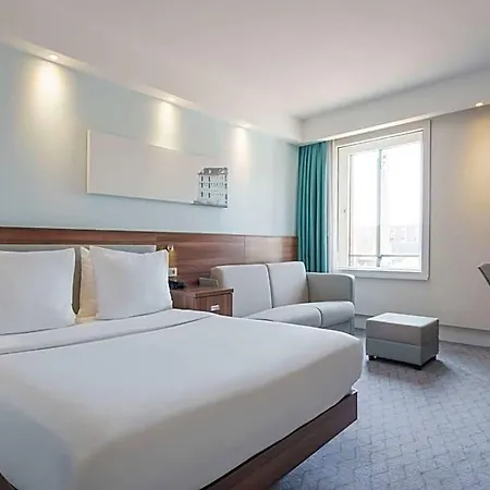 Hotel Hampton By Hilton Centre East 4*