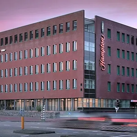 Hotel Hampton By Hilton Centre East 4*