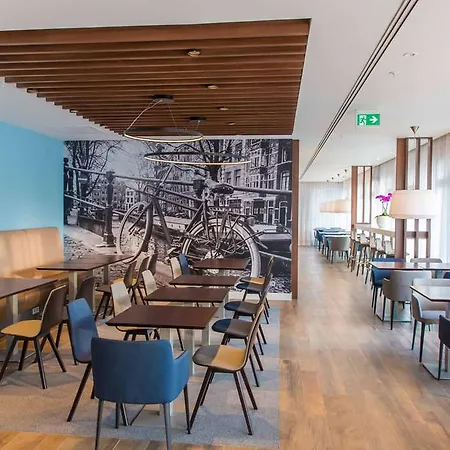 Hampton By Hilton Centre East Hotell