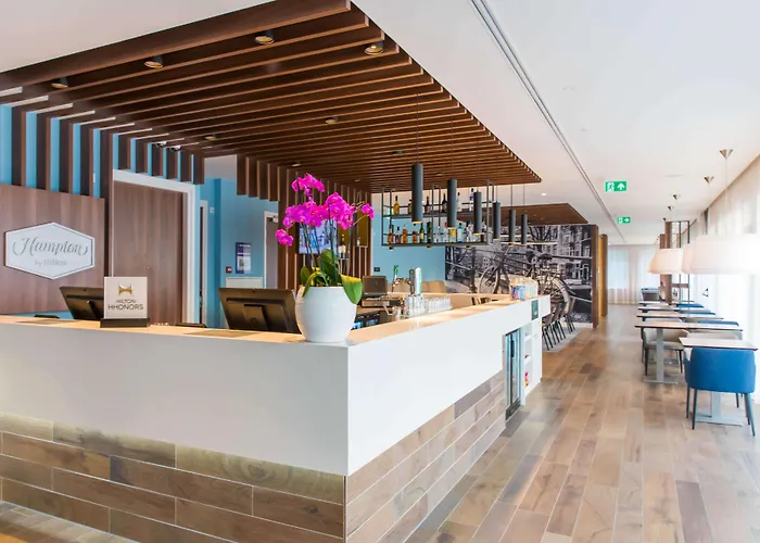 Hampton By Hilton Centre East 4*