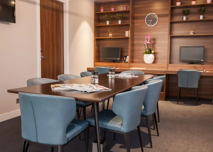 Hampton By Hilton Centre East Hotel 4*