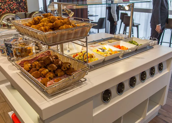 Hampton By Hilton Centre East 4*