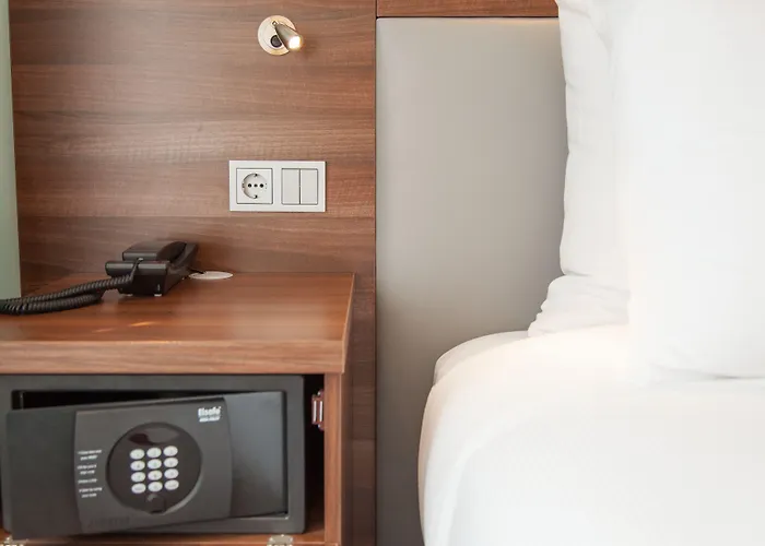 Hampton By Hilton Centre East Hotel