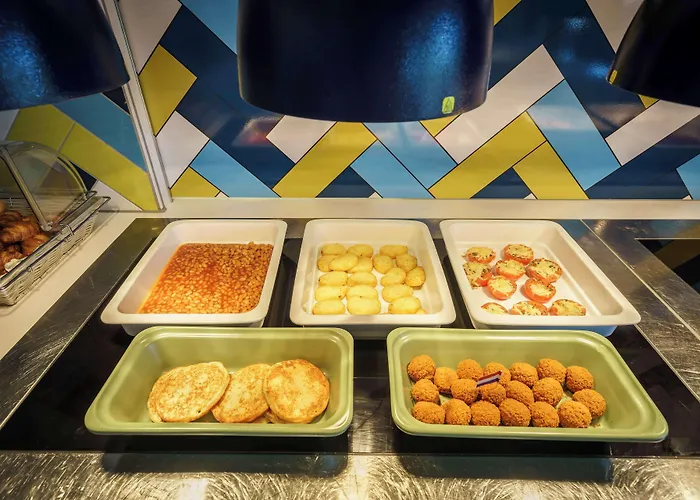 Hotel Hampton By Hilton Centre East 4*