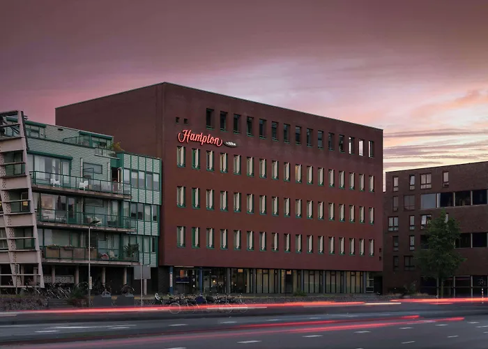 Hampton By Hilton Centre East Hotel 4*