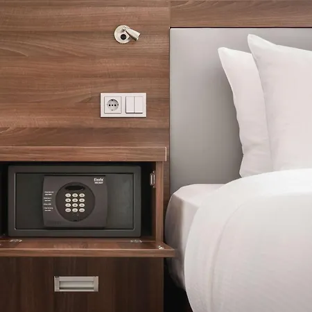 Hampton By Hilton Centre East Отель