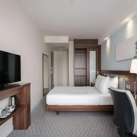 Hampton By Hilton Centre East Отель