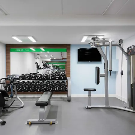 햄프턴 바이 힐튼 센터 이스트 호텔 4*