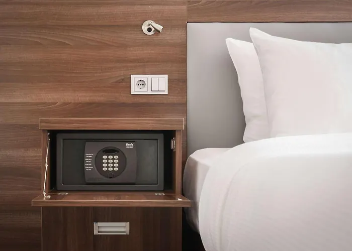 Hampton By Hilton Centre East Отель