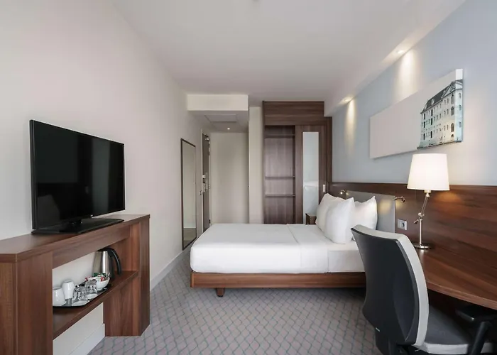 Hampton By Hilton Centre East Отель