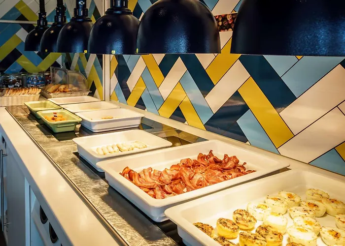 Отель Hampton By Hilton Centre East 4*