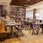 Hotel Hampton By Hilton Centre East 4*